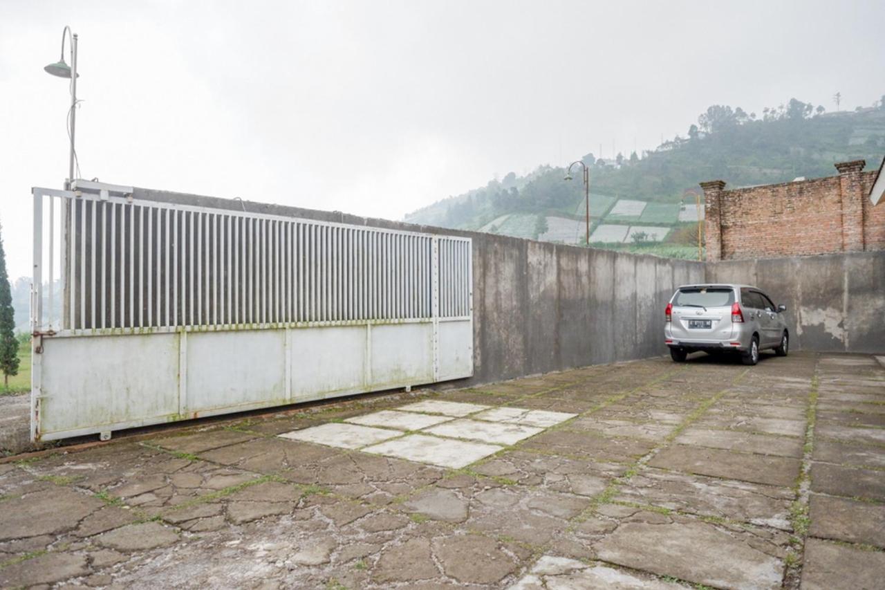 Reddoorz Near Candi Cetho Karanganyar Karanganyar  Экстерьер фото
