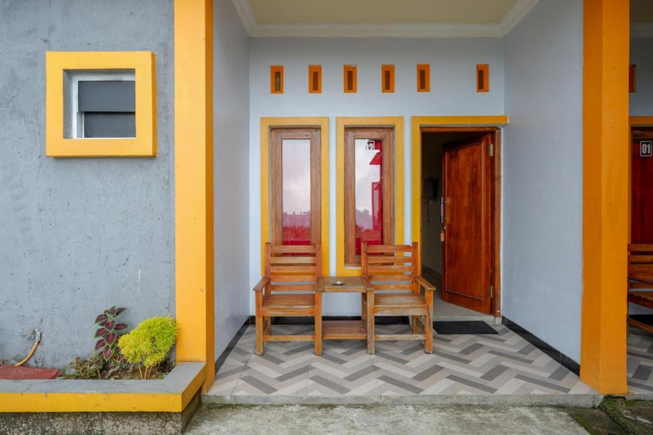 Reddoorz Near Candi Cetho Karanganyar Karanganyar  Экстерьер фото